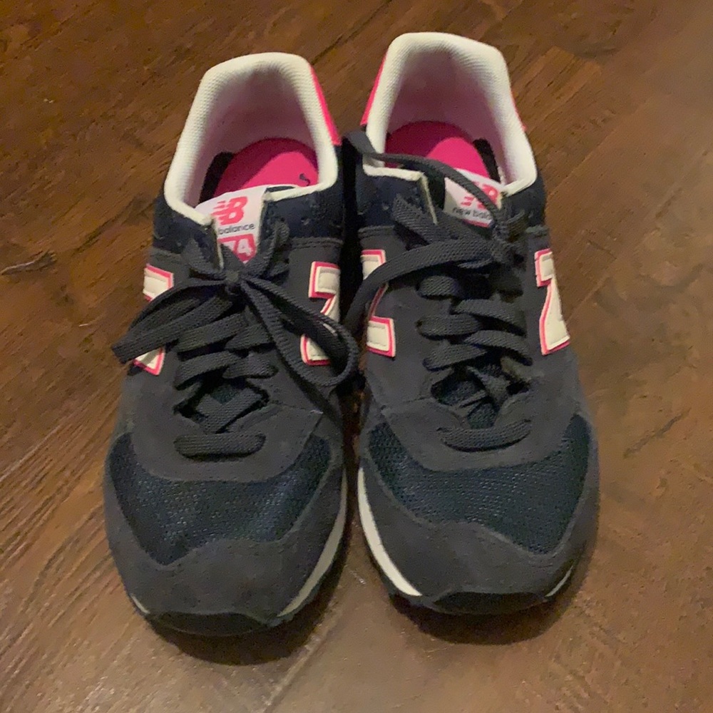 New Balance tennis shoes